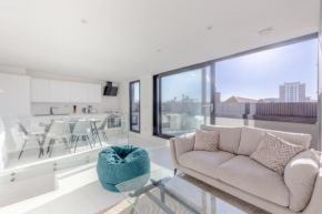 Sleek 2BD Skyline Flat Heart of Hackney